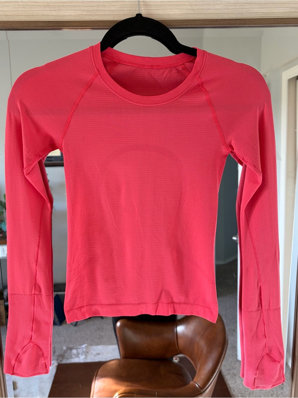 Lululemon Women's Swiftly Tech Long Sleeve Athletic Shirt Size 0 Bright Pink